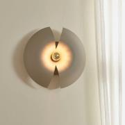 AYTM Wandleuchte Cycnus, taupe, Ø 30 cm, Stecker, Alu, E27