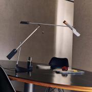Stilnovo LED-Tischlampe Halley, Ausladung 100 cm, grau
