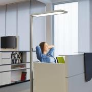 LED-Büro-Stehleuchte MAULsenja, silberfarben, Sensor, 196 cm