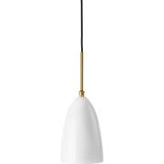 GUBI - Gräshoppa Pendelleuchte Glossy Alabaster White/Brass